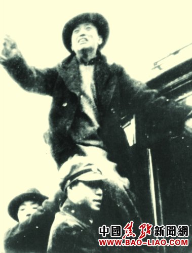 �й����µ�Ա�ƾ�վ�ڵ糵����Ⱥ����������