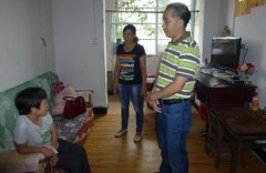 碧江区市中办事处开展“金秋助学”活动