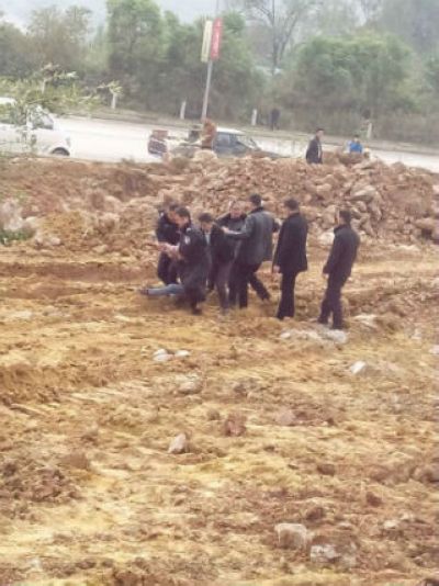 重庆市奉节县朱衣镇和永安镇部分村民遭遇强拆维权无果