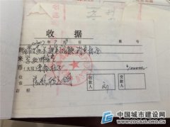 黄金地段土地闲置二十三载 看荒芜与流失的背后