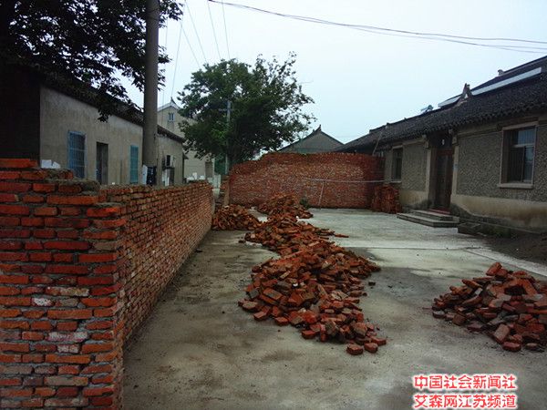 1 胥口镇采香泾村金家村原村主任柳金元占用村上公共用地违章搭建.jpg