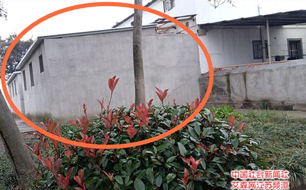 6 周金康管辖范围内的大面积违章建筑.jpg