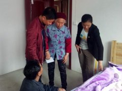 德江县潮砥镇人大代表走访看望搬迁户