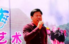 四川宜宾:首届人体彩绘艺术节在“茶香花海”内举办