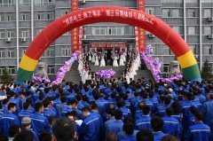 扎兰屯市第三届集体婚礼36对新人喜结“连理”