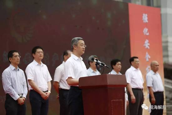 �����г��������100������Ա�Ϸ�ͥ զ���£�