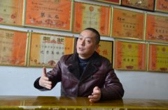 四川简阳养马中学校长夫妇操纵"黑”超市 教育局放任"微腐败