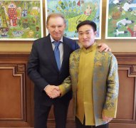 著名画家王余根:笔墨洒真情