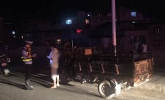 贵州德江:一超载三轮车坐了8个人!