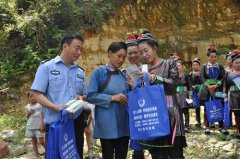 榕江县苗山侗水普法宣传队深入田间地头普法