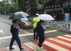 德江交警开展“护学岗”工作