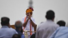 印度总理莫迪道歉称封城别无选择:“请原谅我,再忍耐一会”